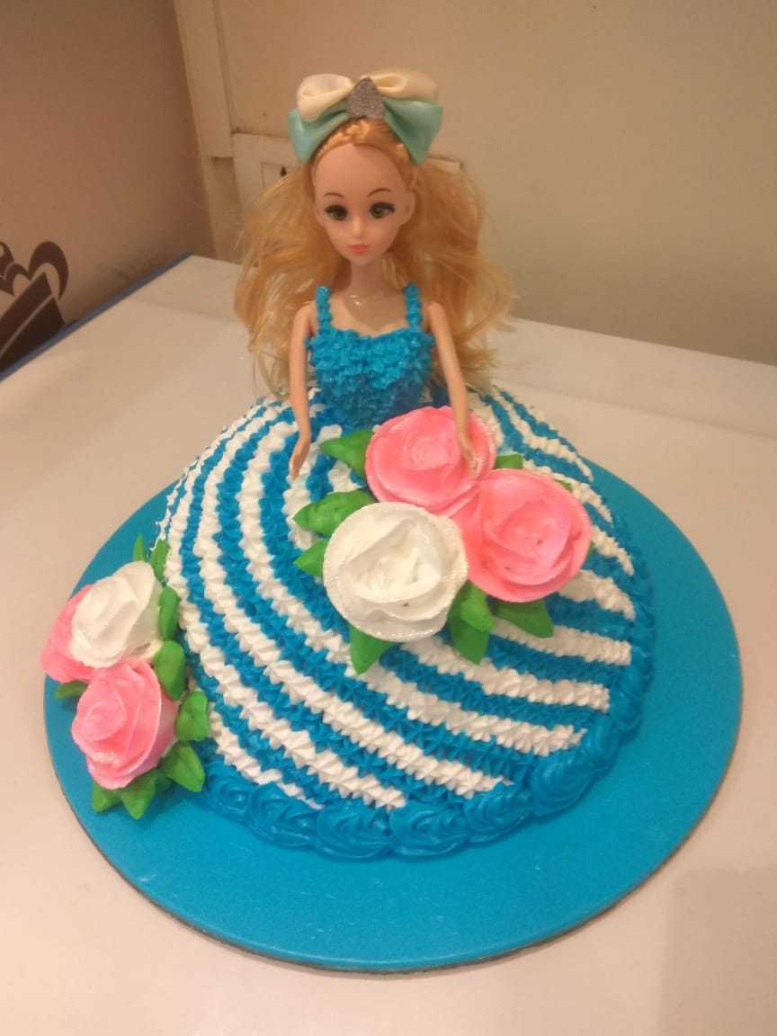 Premium RED N White Velvet Cake